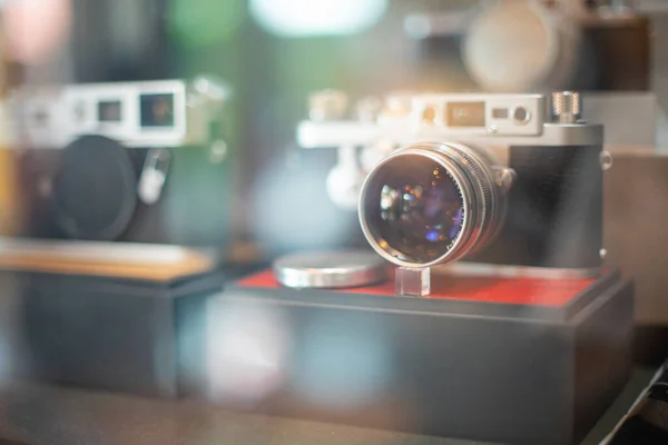 Μια Κλασική Vintage Κάμερα Βιτρίνα — Φωτογραφία Αρχείου