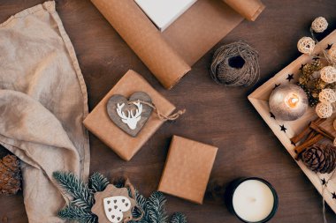 Yeni yıl ya da noel kutlaması, sunar ambalaj üst görünümü