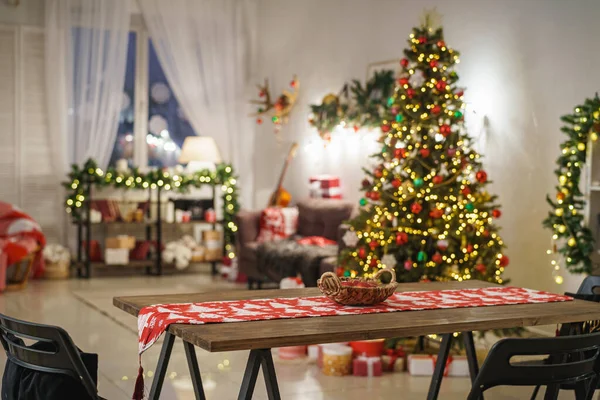 Chambre Maison Noël Avec Sapin Noël Éclairage Bokeh Festif Sur Images De Stock Libres De Droits