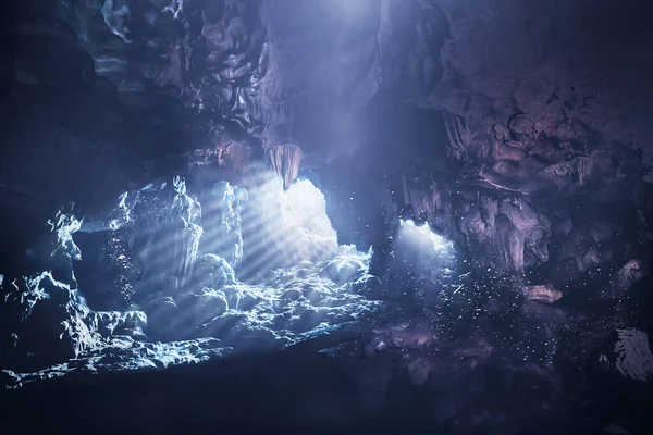 Luz Sol Brilha Caverna Subaquática — Fotografia de Stock