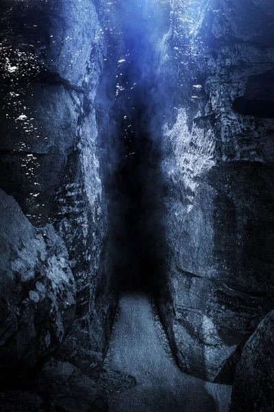 Φως Του Ήλιου Λάμπει Μέσα Στην Υποβρύχια Σπηλιά — Φωτογραφία Αρχείου