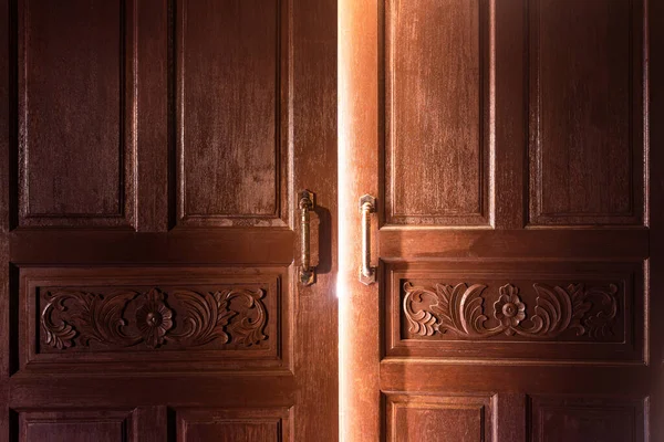 Concepto Luz Puerta Madera Abierta — Foto de Stock