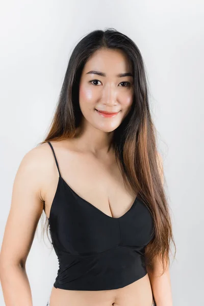 Sexy Femme Asiatique Dans Une Robe Noire Sur Fond Blanc — Photo