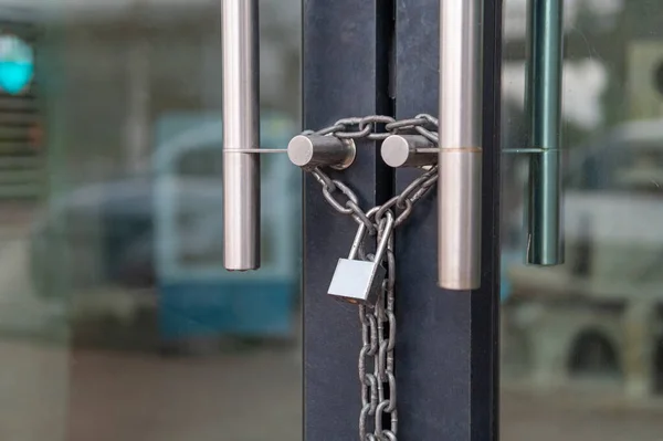 Generic Storefont Door Chained Shut Locked Chain Padlock — Stock Photo, Image