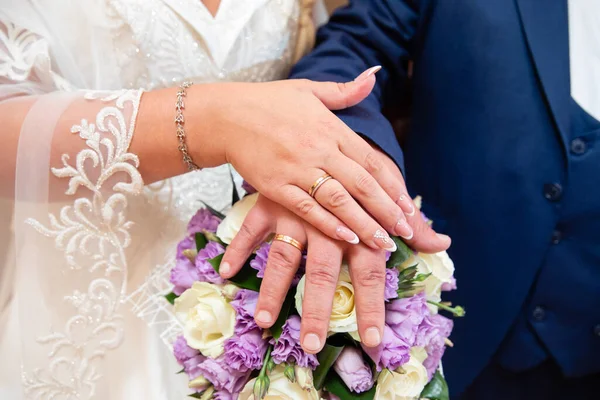 Γάμος Δυο Χέρια Βέρες — Φωτογραφία Αρχείου
