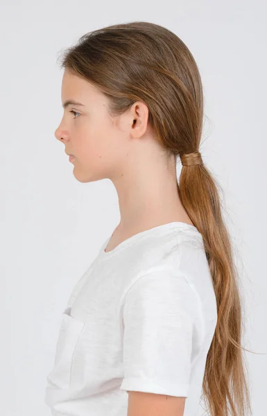 Próbki Modelu Portret Nastolatki Długimi Włosami Białym Tle — Zdjęcie stockowe