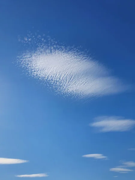 Abstracte Cirrus Wolken Blauwe Lucht Achtergrond Prachtig Wolkenlandschap Scene — Stockfoto