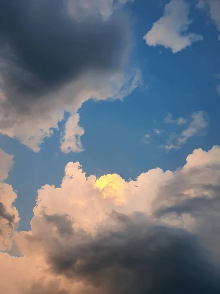Thunderstorm Clouds Sunlit Golden Light Coming Out Heaven Dreamlike Sky — 图库照片