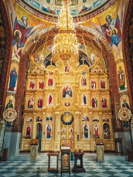 Altar Beautiful Painted Interior Curchi Monastery Suspending Golden Chandelier Glowing — Stockfoto