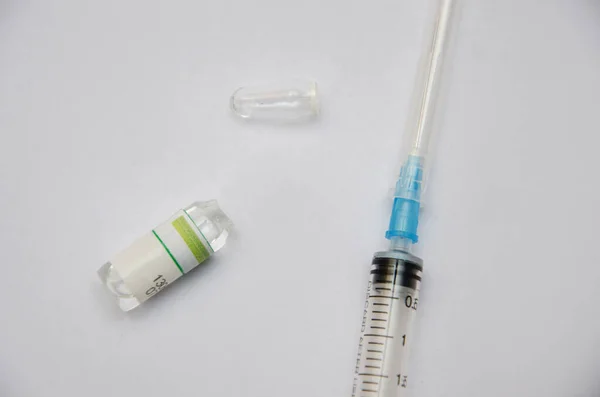 Broken Ampoule Disposable Syringe Background Used Drug Ampoule Syringe — Stockfoto