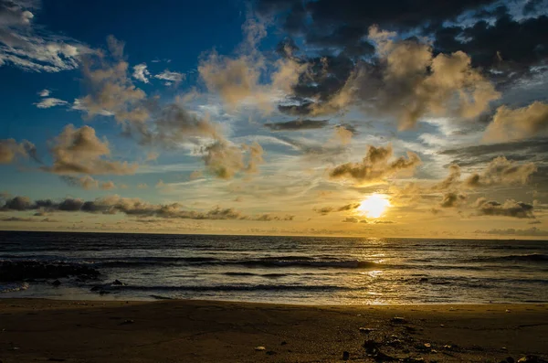 Nublado Atardecer Playa Tanneeru Bhavi Mangalore India — Foto de Stock