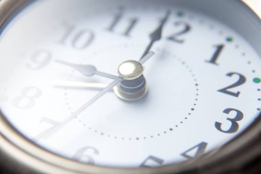 Yakın plan çekim. Çalar saat. Zaman doldu. İş dünyası