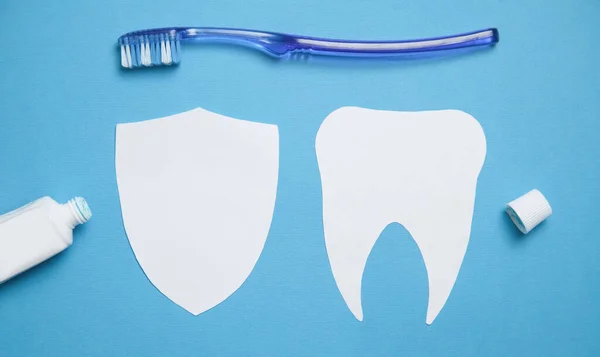 Χάρτινο Δόντι Οδοντόβουρτσα Και Οδοντόκρεμα Μπλε Φόντο — Φωτογραφία Αρχείου