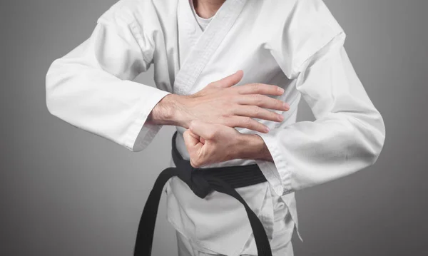 Hombre Caucásico Haciendo Karate Artes Marciales — Foto de Stock