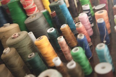 Renkli dikiş iplikleri. Arkaplan