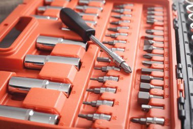 Tornavida için farklı boyutlarda bir dizi nozül..