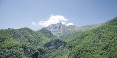 Güzel manzara. Ermenistan 'daki Khustup Dağı