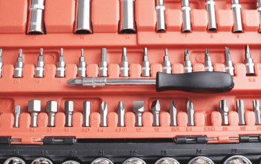 Tornavida için farklı boyutlarda bir dizi nozül..