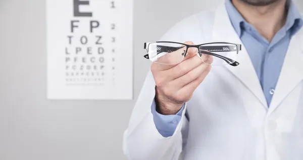 Caucasian Professional Doctor Showing Eyeglasses — Stock Photo, Image