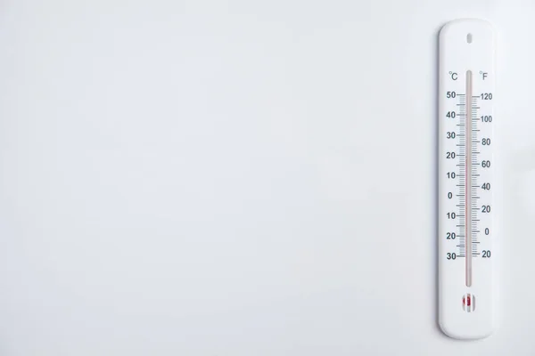 Weißes Thermometer Auf Weißem Hintergrund — Stockfoto