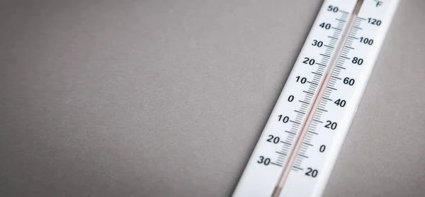 Weißes Thermometer Auf Grauem Hintergrund — Stockfoto