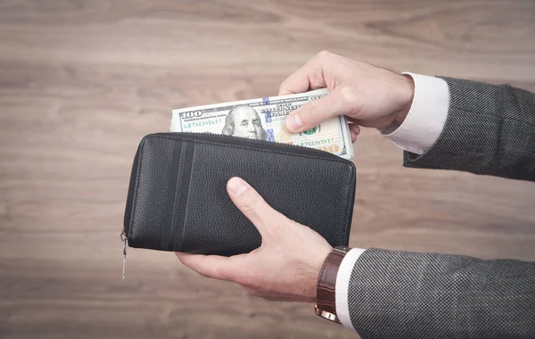 Affärsman Som Håller Dollar Med Plånbok — Stockfoto