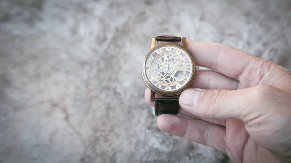 Рука Показывает Наручные Часы Мода Время — стоковое фото