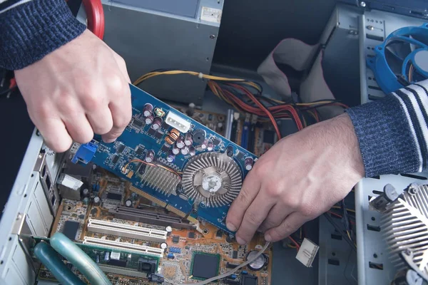 Reparador Tentando Reparar Computador Reparação Serviço — Fotografia de Stock