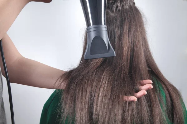 Menina Secando Cabelo Com Secador Cabelo Casa — Fotografia de Stock