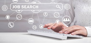 Bilgisayar klavyesini yazan kişi. Görev Araması