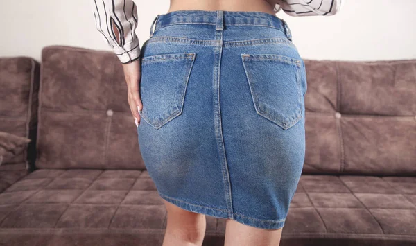 Vacker Ung Flicka Sexig Jeans Kjol — Stockfoto