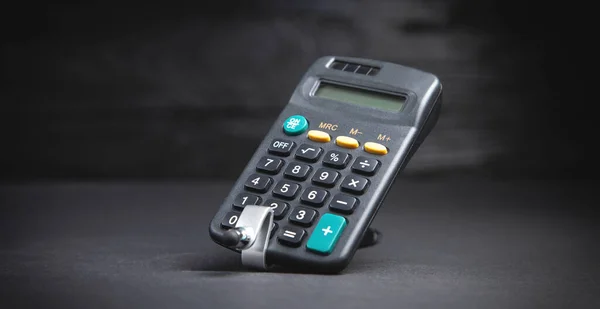 Kalkulator Czarnym Tle — Zdjęcie stockowe