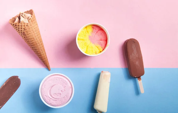 Ice Cream Waffle Cone Strawberry Vanilla Chocolate — Stock Photo, Image