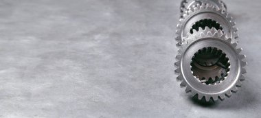 Metal arka planda dişli mekanizması. Sanayi