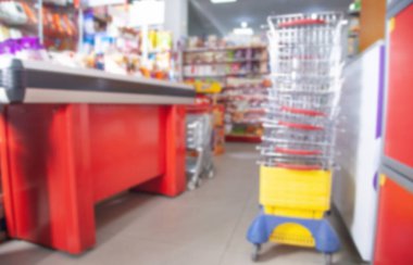 Süpermarketteki soyut arkaplan bulanık fotoğraf.