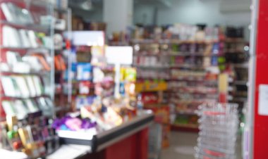 Süpermarketteki soyut arkaplan bulanık fotoğraf.