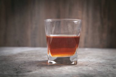 Masada bir bardak viski..