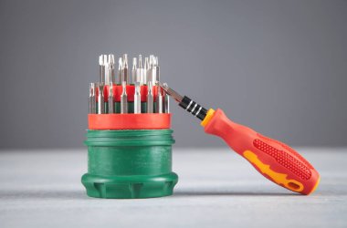 Tornavida için farklı boyutlarda bir dizi nozül..