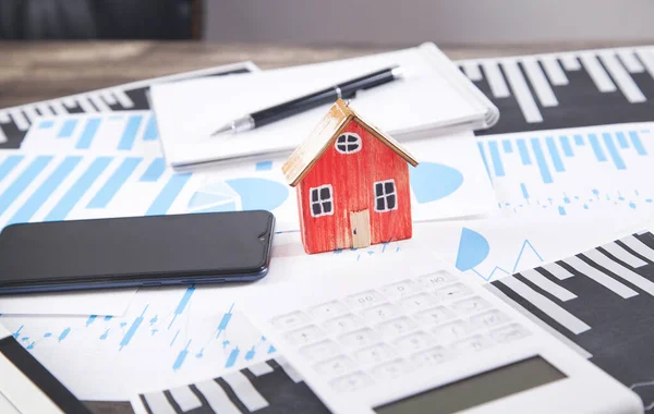 House Model Calculator Graphs Pen Notepad Smartphone — Stock Photo, Image