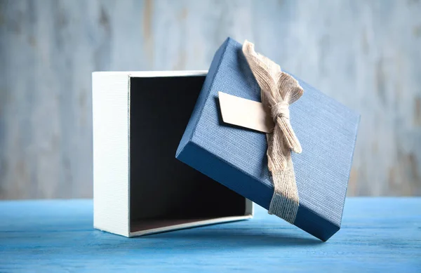 Caja Regalo Fondo Azul — Foto de Stock