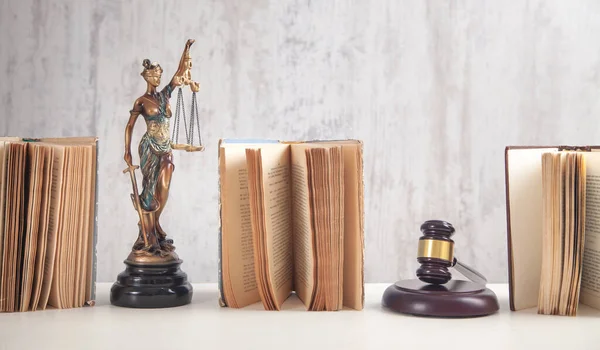 Statua Lady Giustizia Libro Martelletto Diritto Diritto — Foto Stock