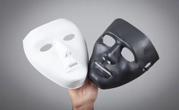 Männliche Hand Mit Weißer Und Schwarzer Maske Fake Anonym — Stockfoto