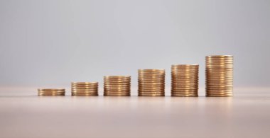 Masada bir yığın bozuk para var. İş için. Finans