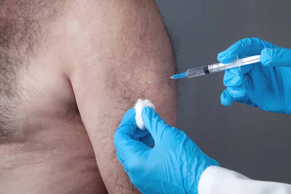 Doctor Making Injection Vaccination Patient — Stock Photo, Image