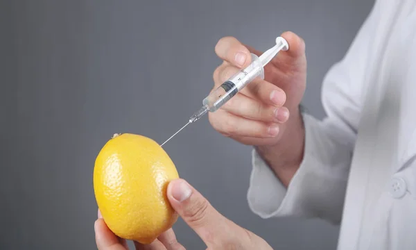 Doctor Syringe Lemon Genetic Modification — Stock Photo, Image