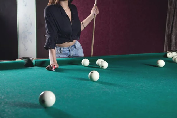 Caucasian Young Girl Playing Billiards — Stock Photo, Image