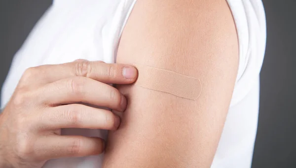 Caucasian Man Shows His Shoulder Bandage Vaccination — Stock Photo, Image