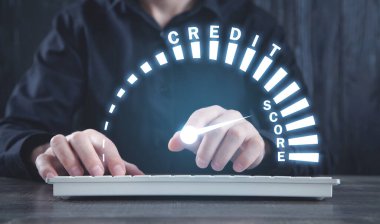 Credit Skorer Hız Sayacı 'nı gösteren adam. İş için. Teknoloji