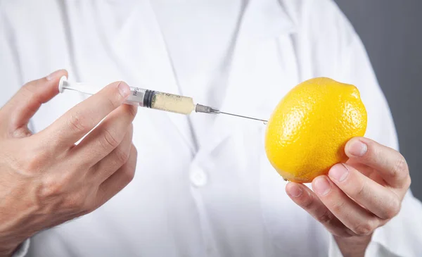 Doctor Syringe Lemon Genetic Modification — Stock Photo, Image