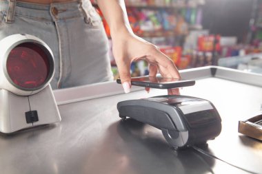 Alımların parasını ödeyen müşteri akıllı telefondan ulaşamıyor..